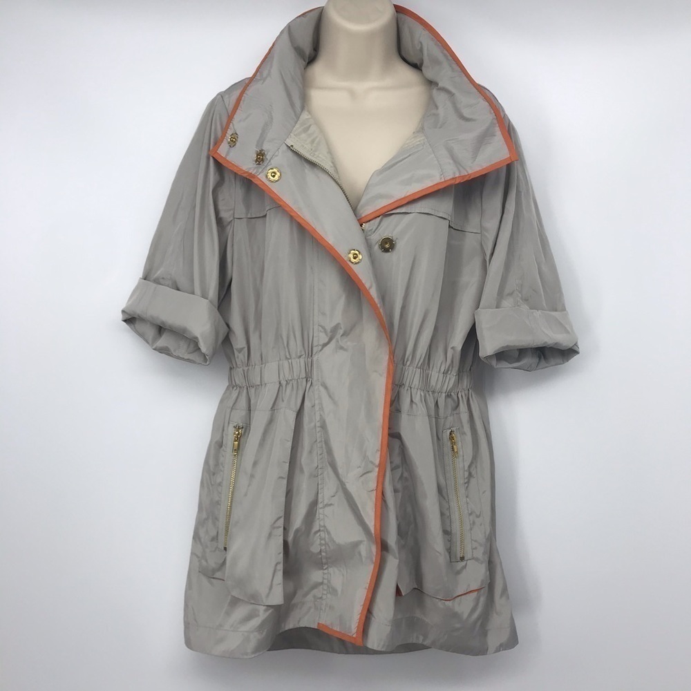 Luii zip up hide away hood short sleeved rain coat size L